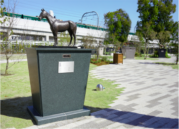 三冠馬が飾られているメモリアルロード！